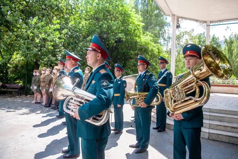 Выступление духового оркестра в честь Дня Победы в городе Пушкино