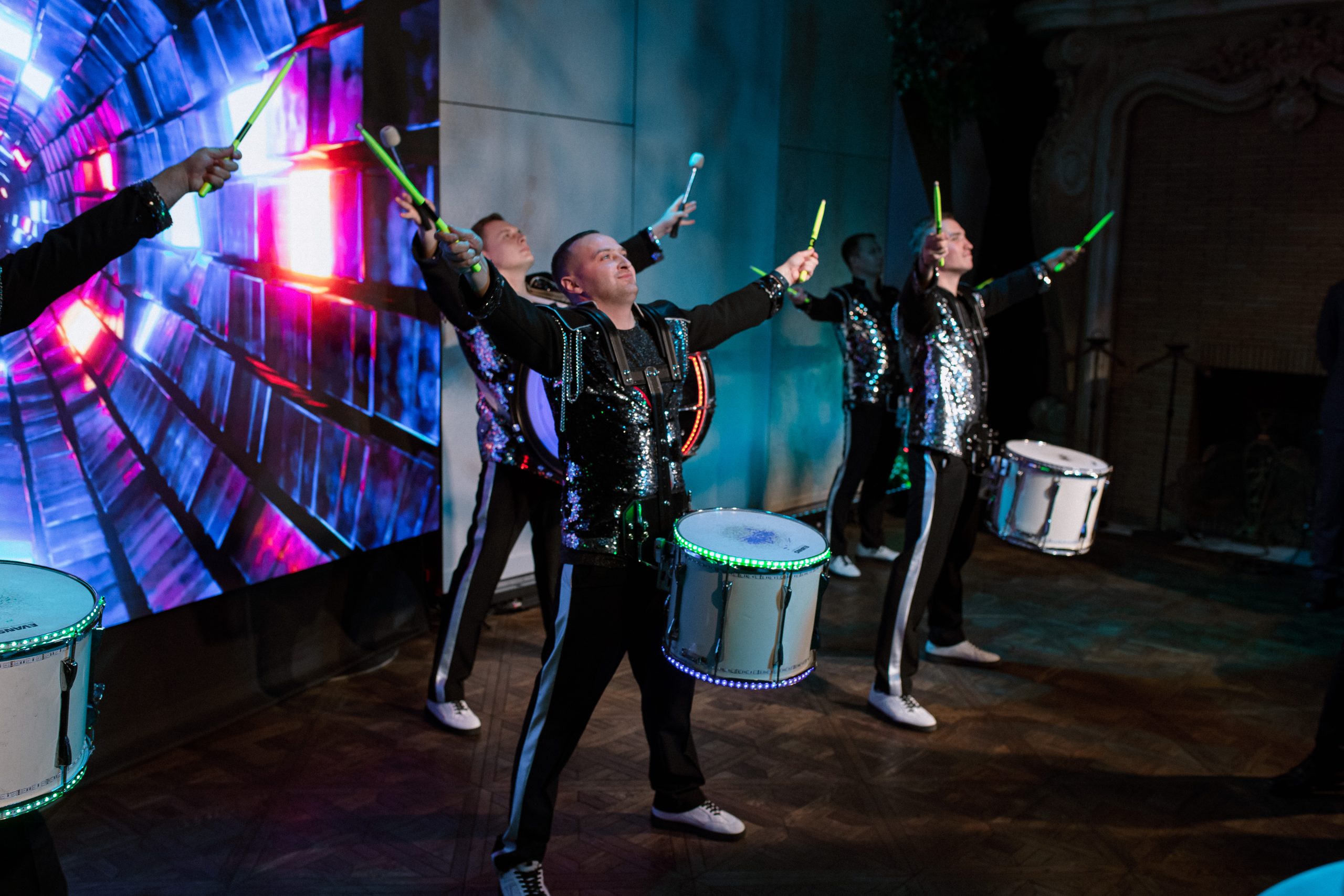 Vannaga qol tiqilib porno tomosha qiling